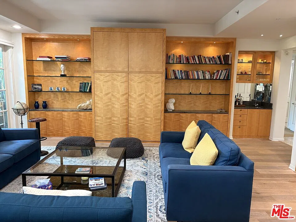 2 bed, 3.0 bath, 2312 sqft, $8,950 — Photo 4