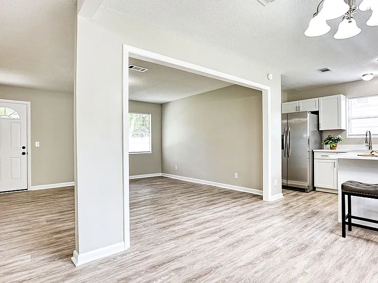 726 Fleming Rd — Photo 10