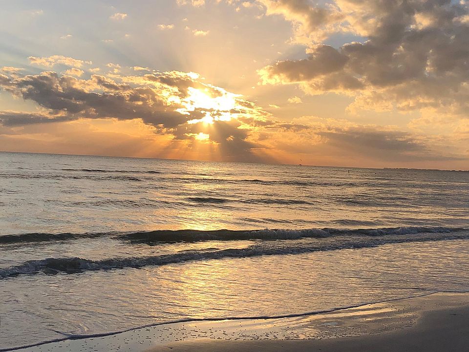 Fort Meyers beach is 15 to 20 minutes away. Bunche Beach is similar distance. Sanibel Island is about 20-25 minutes.