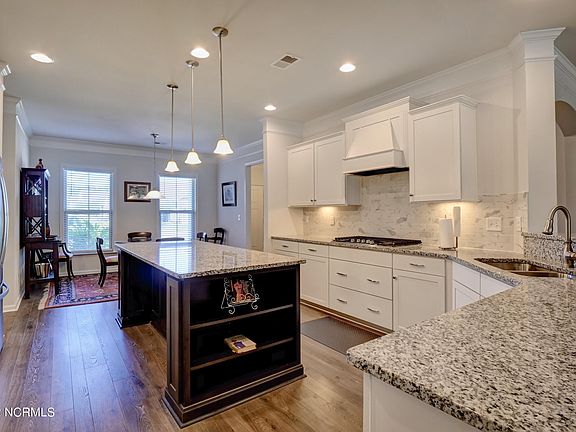 3rd image of 664 Folsom Ave