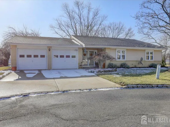 494 Kerria Plz, Monroe Township, NJ 08831