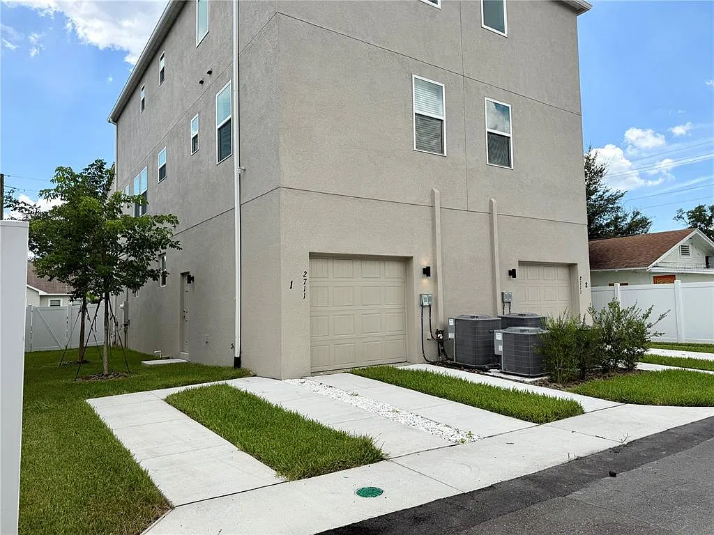 5 bed, 4.0 bath, 1993 sqft, $7,500 — Photo 3