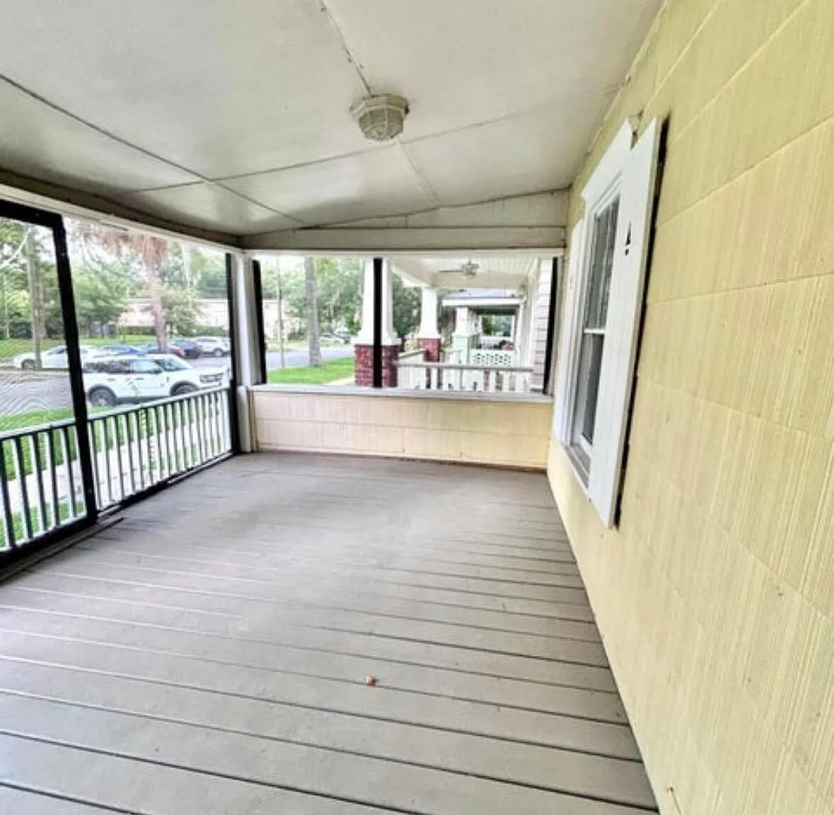 3 bed, 1.0 bath, 1200 sqft, $1,700 — Photo 2