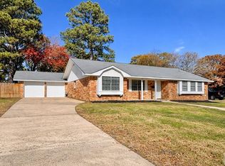 14 Palm Dr, Texarkana, TX 75503