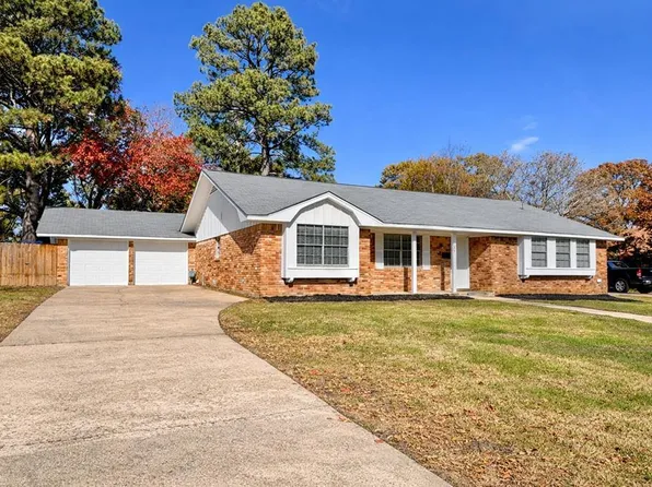 14 Palm Dr, Texarkana, TX 75503