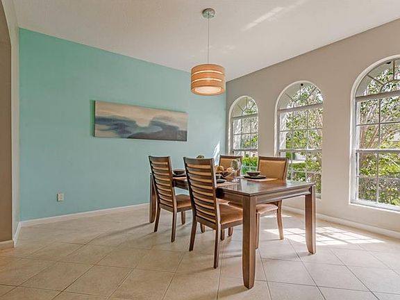 5th image of 15305 Markham Dr