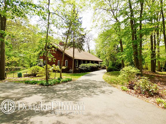 3rd image of 5 Valleywood Ct W