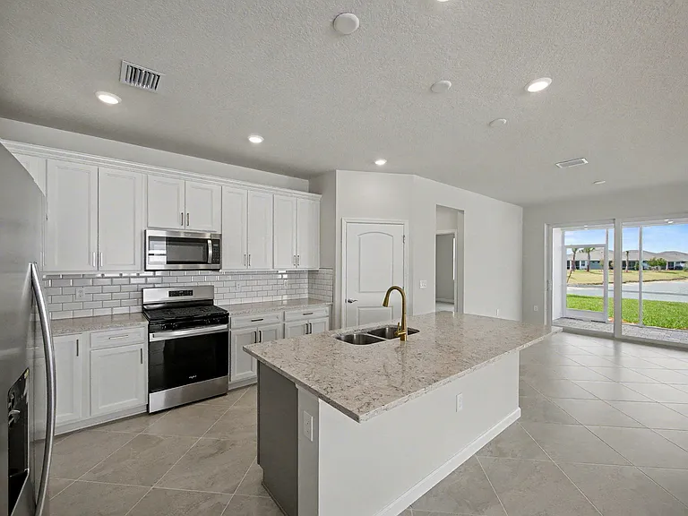 14172 SW Incarnadine Ln — Photo 2