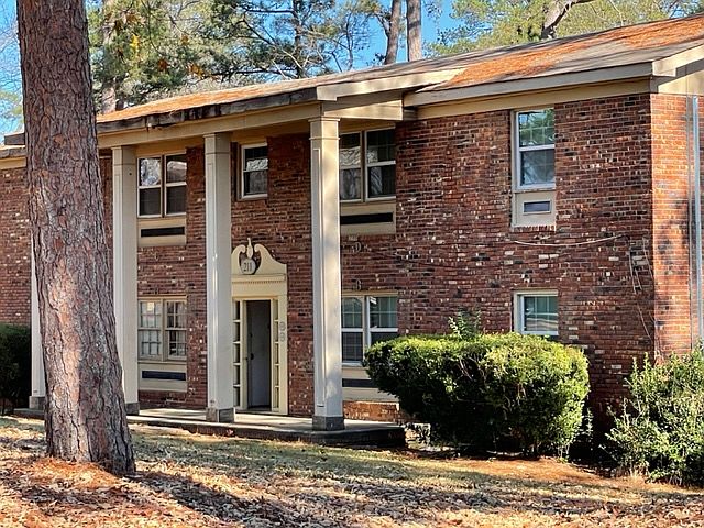 1st image of 211 Woodland Trl
