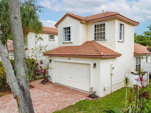 3 bed, 2.5 bath, $3,900 — Photo 1