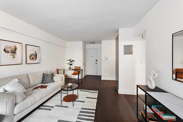 Sold by Coldwell Banker Warburg | media 10