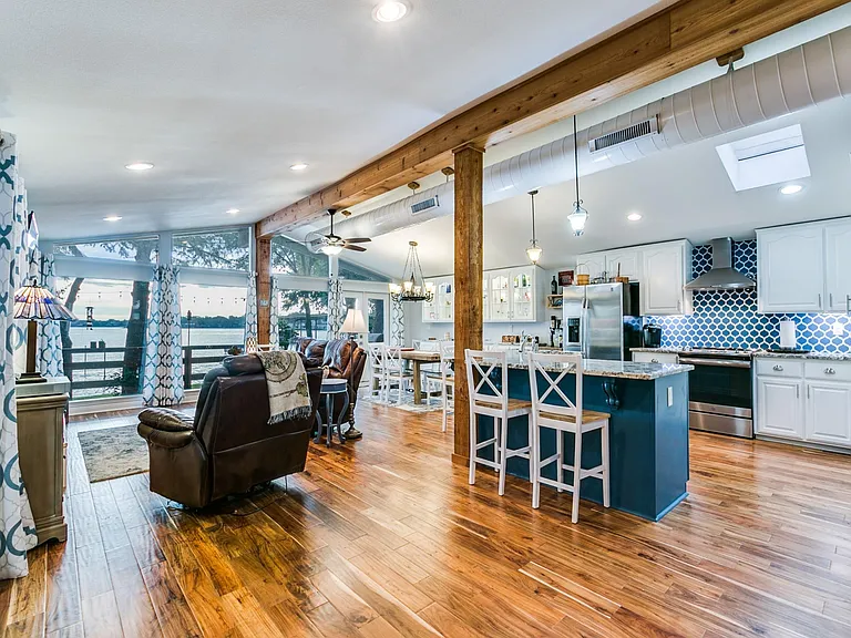 N Shorewood Dr — Photo 11