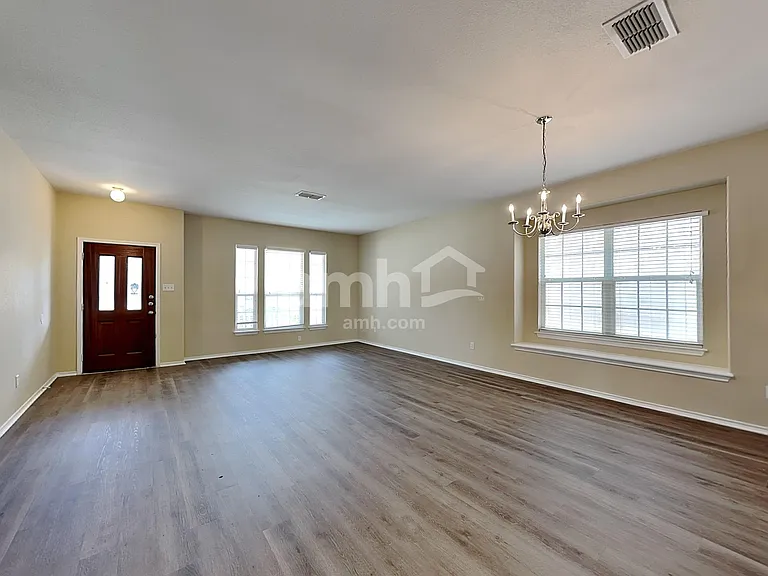 23007 Airedale Ln — Photo 4