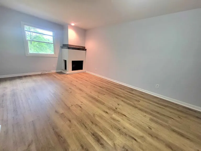 825 Jonathan Ln — Photo 17
