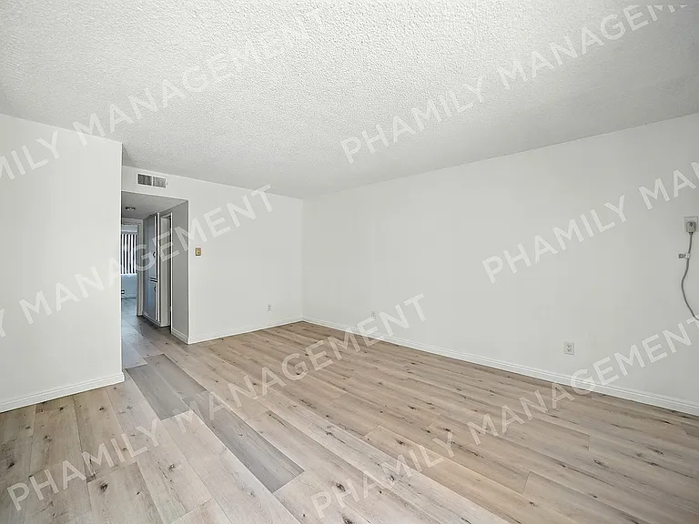 451 Anderwood Ct #D — Photo 15