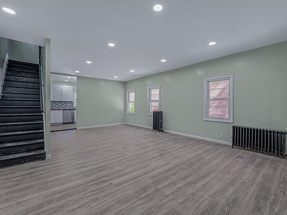 4th image of 10935 174th St