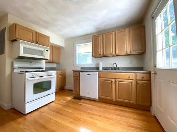 5 Rifle Ct, Watertown, MA 02472