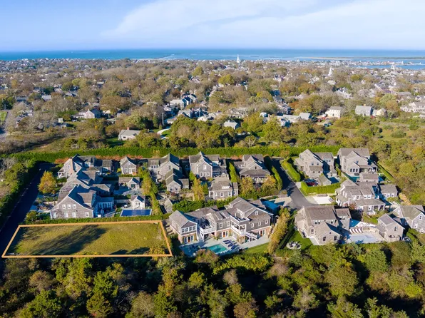 8 Red Mill Ln, Nantucket, MA 02554