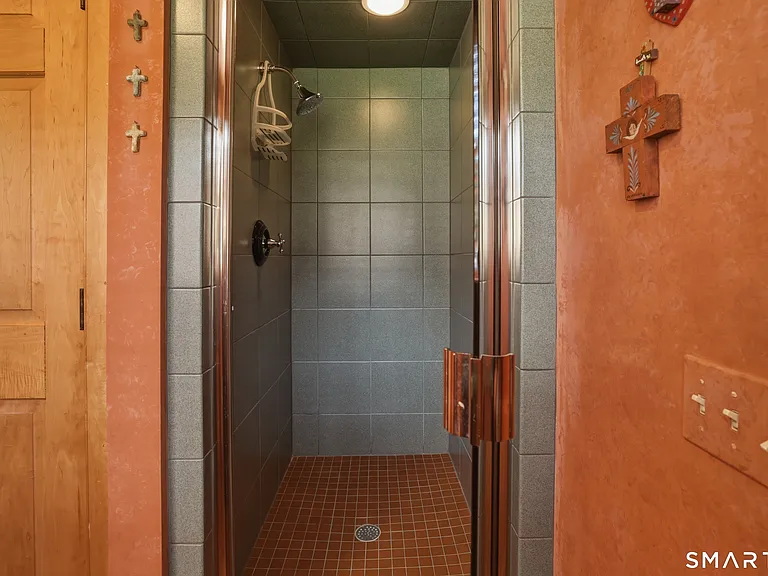 25 Spencer Ave — Photo 16