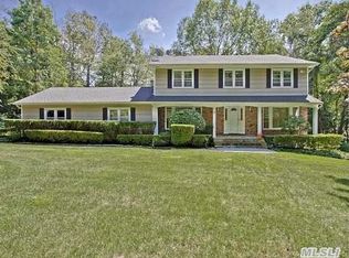2 Williamsburg Dr, Northport, NY 11768