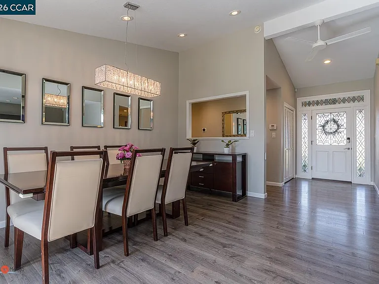 2904 Canterbury Cir — Photo 7