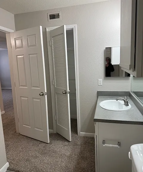 Wyndham Apartments — Photo 16