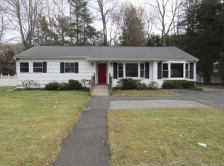 37 Donald Ln, Ossining, NY 10562