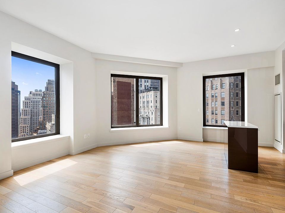 1st image of 75 Wall St APT 28F