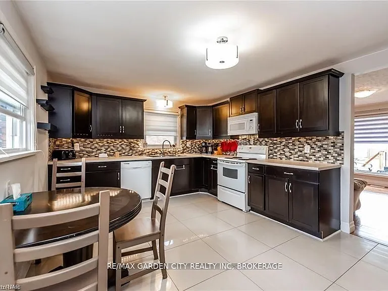 834 David St #UPPER — Photo 8