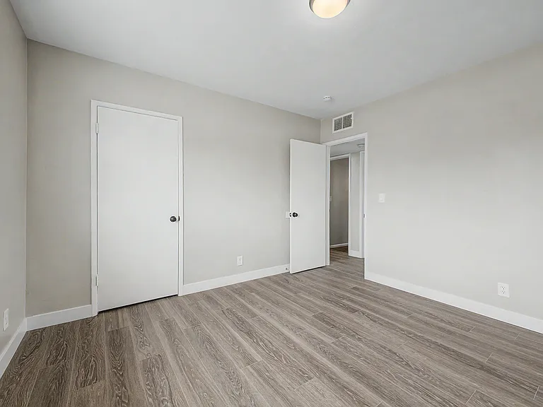 416 W Ivanhoe Pl — Photo 7