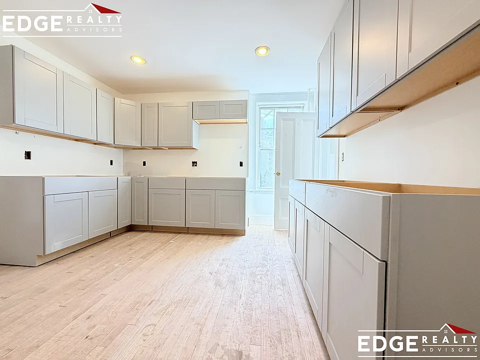 22-24 Everett Sq #1