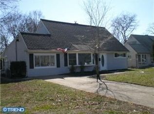 1 Joy Ln, Levittown, PA 19055