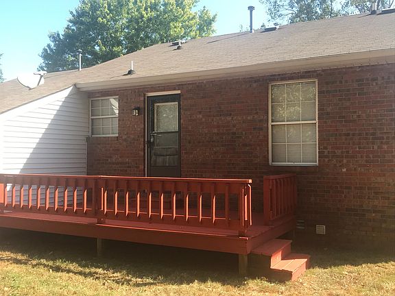 Large private back deck area