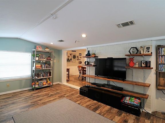 4th image of 721 E Bovell St