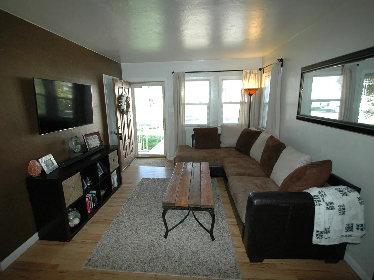 3 bed, 1300 sqft, $2,300 — Photo 2