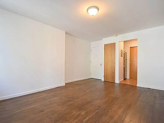 3rd image of 515 E 12th St APT 9