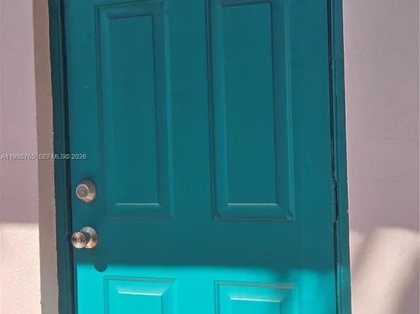 15 W 9th St #3, Hialeah, FL 33010