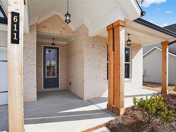 3rd image of 611 Villa Rica Spgs