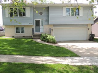 214 Zachary Ct, Waterloo, IA 50701