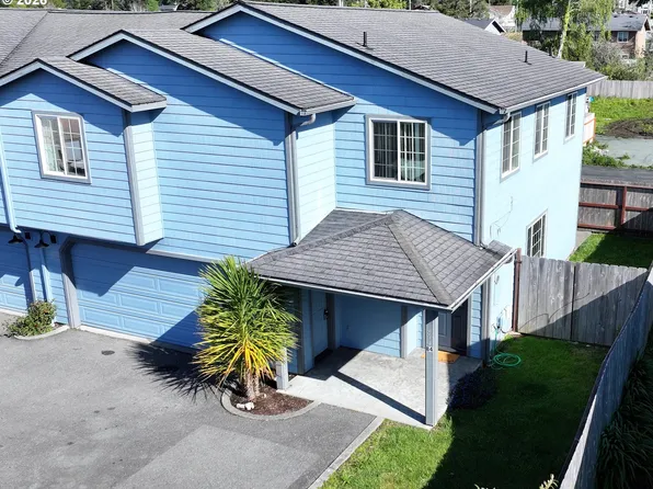 714 Pioneer Rd #B4, Brookings, OR 97415