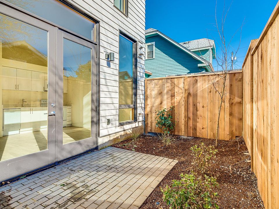 Private Patio/Courtyard attached to your home!