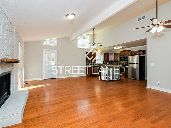 4th image of 2439 Lakeview Pkwy