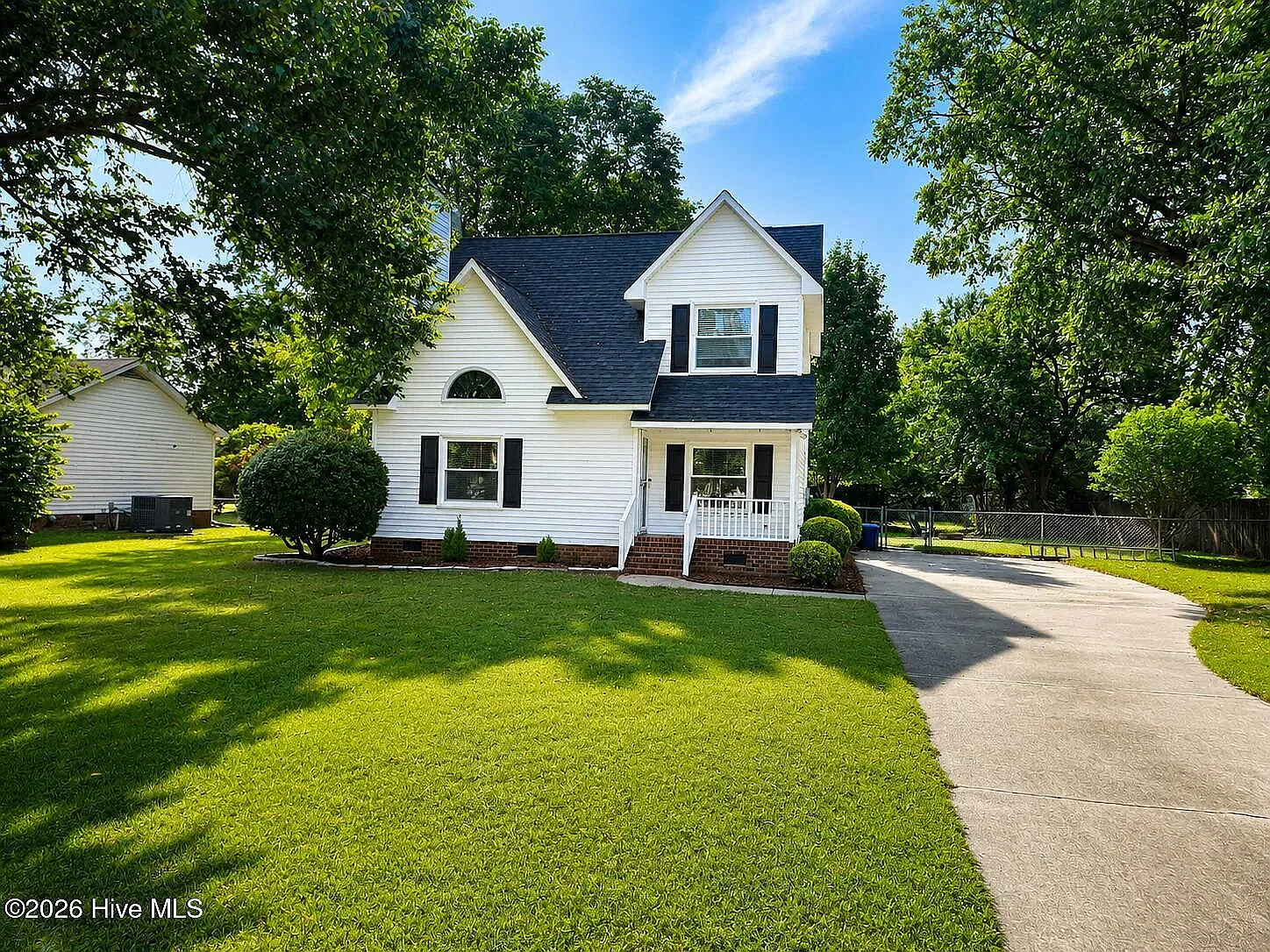3 bed, 1346 sqft, $1,900 — Photo 1