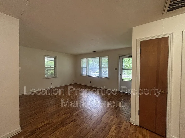 326 E 19th St — Photo 6