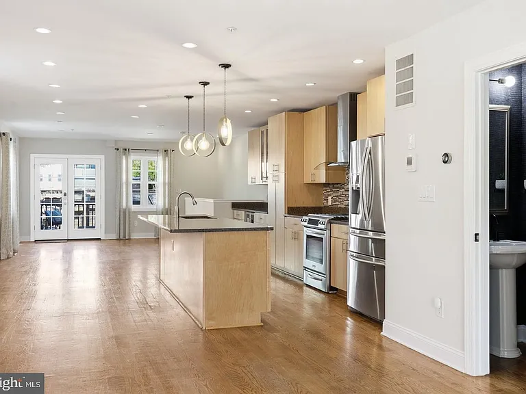 1820 Independence Ave SE #1 — Photo 4