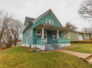 916 Walnut St, Cedar Falls, IA 50613