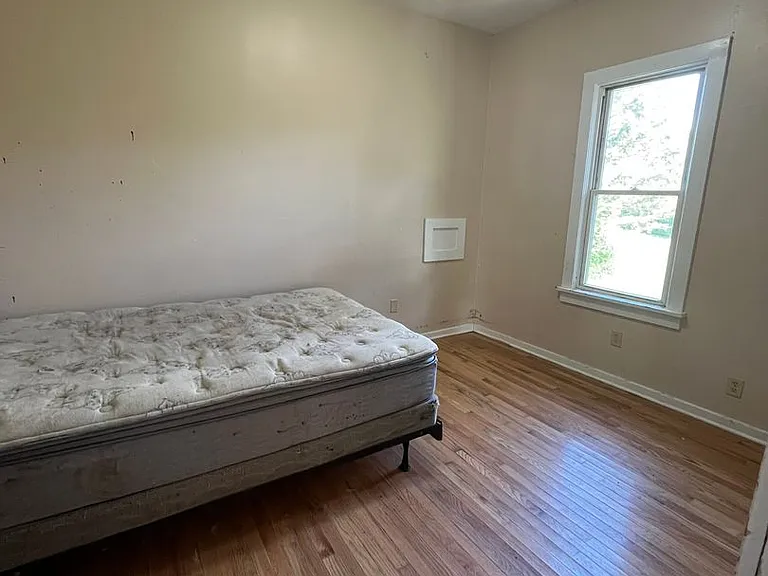 325 Walnut St — Photo 6