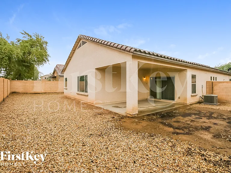 8811 S 57th Ln — Photo 14