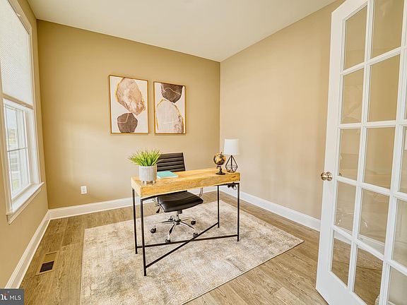 3rd image of 212 Deer Creek Ct
