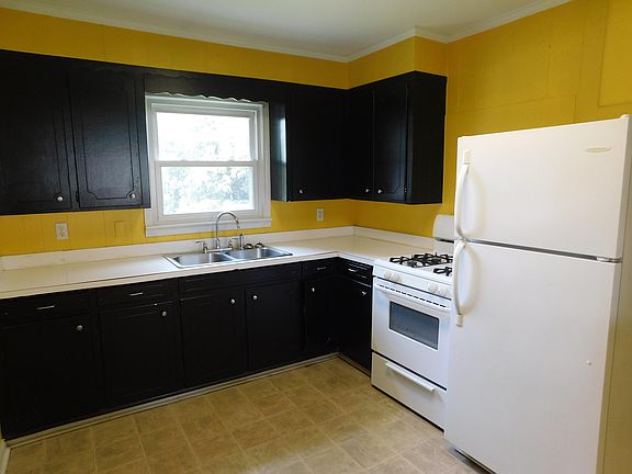 5th image of 301 Bell St